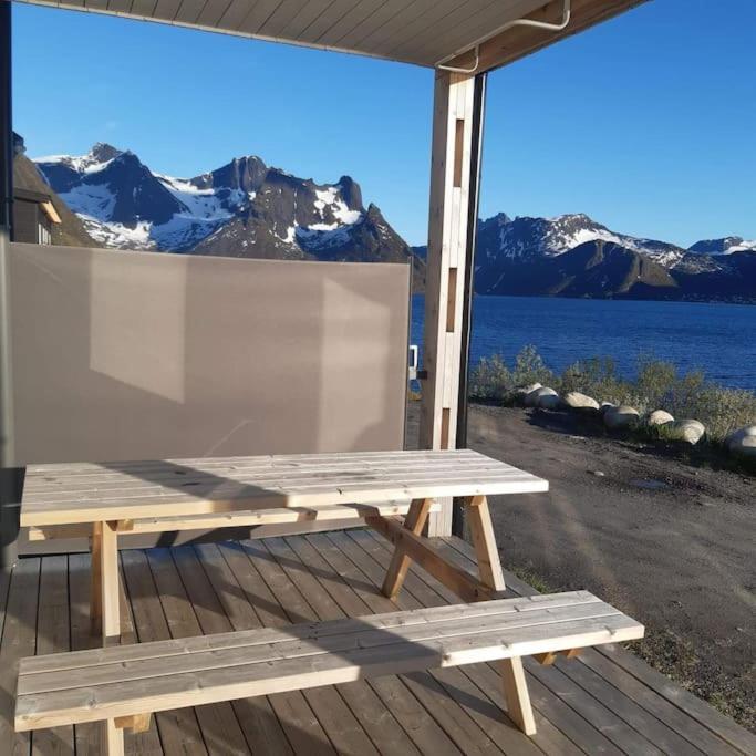 Senja, Husoy I Senja. Leilighet Med Utsikt Over Fjord Og Fjell Tofta Екстериор снимка