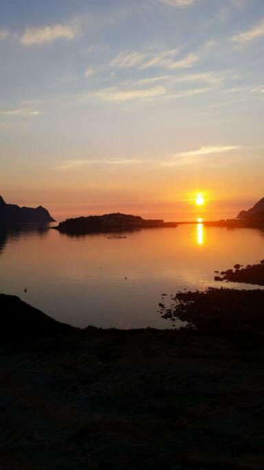 Senja, Husoy I Senja. Leilighet Med Utsikt Over Fjord Og Fjell Tofta Екстериор снимка