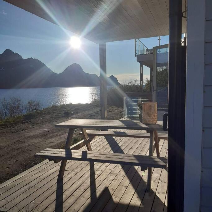 Senja, Husoy I Senja. Leilighet Med Utsikt Over Fjord Og Fjell Tofta Екстериор снимка